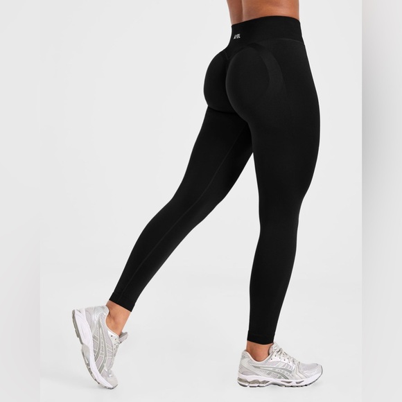 Aybl Adapt Seamless Leggings in Black Medium - Picture 3 of 10